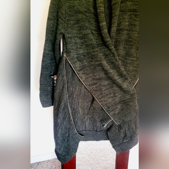 Long shawl collar sweater - Picture 3 of 7